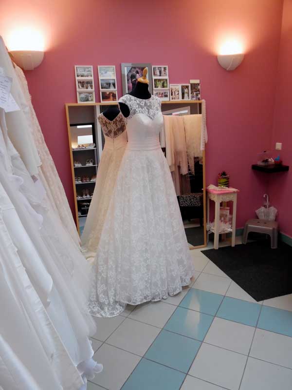 Notre espace mariées Dressing robes de mariées t'as ta soie lille haut de france